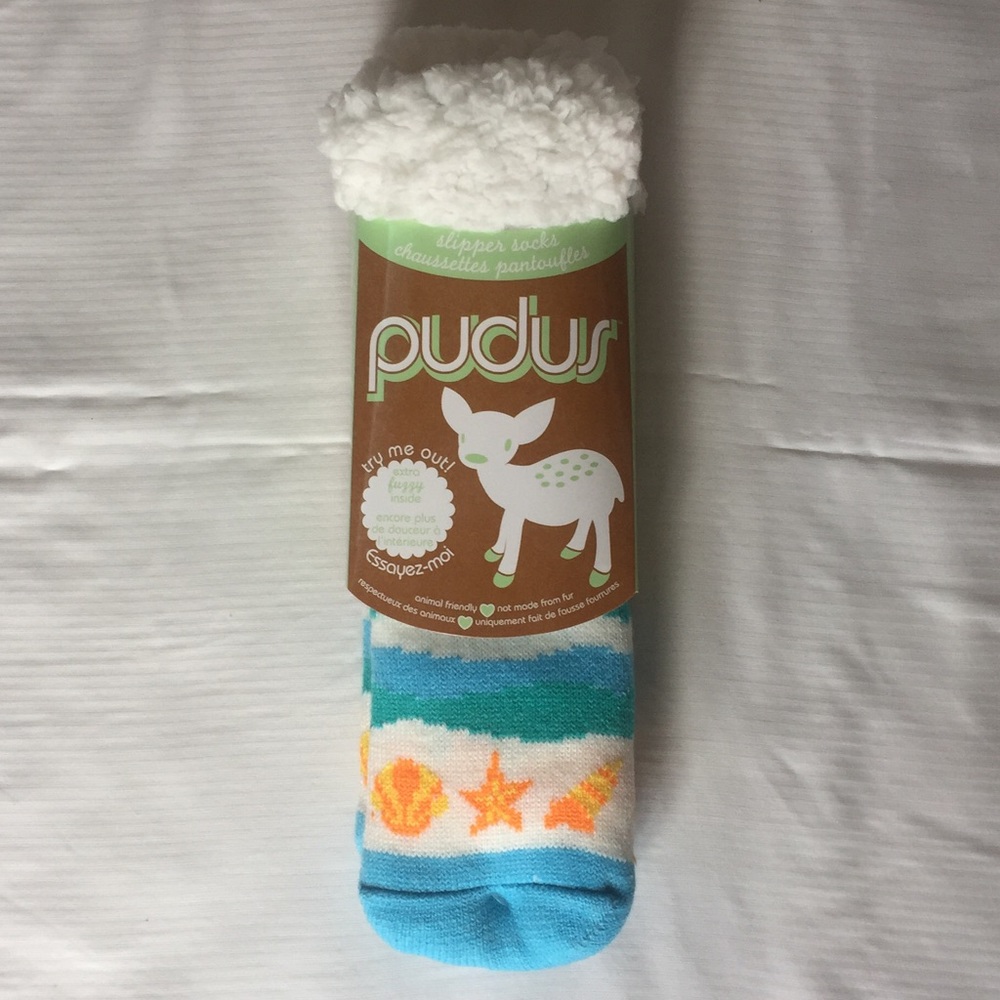Pudus Slipper Socks w/ seashell detail: NEW